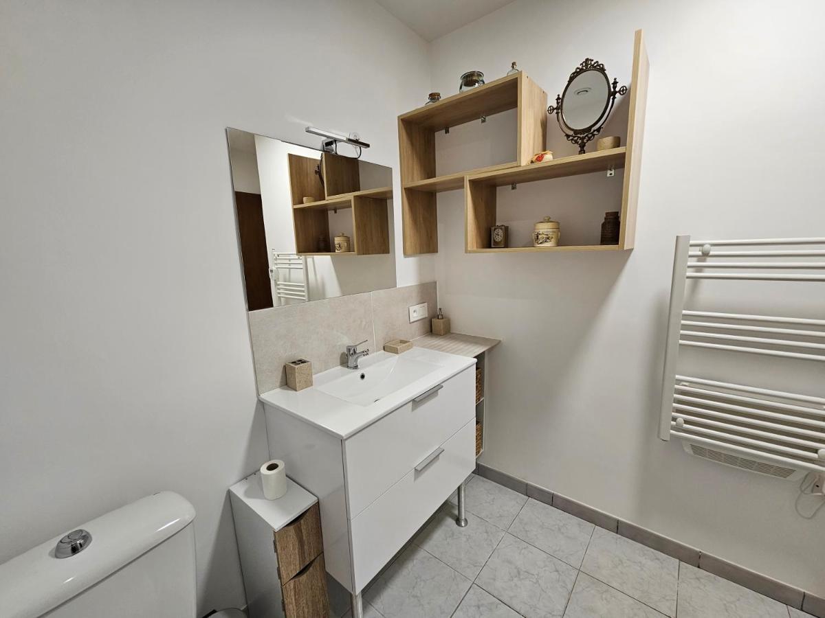 Les Oliviers Apartment Ansouis Luaran gambar