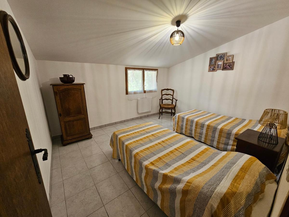 Les Oliviers Apartment Ansouis Luaran gambar