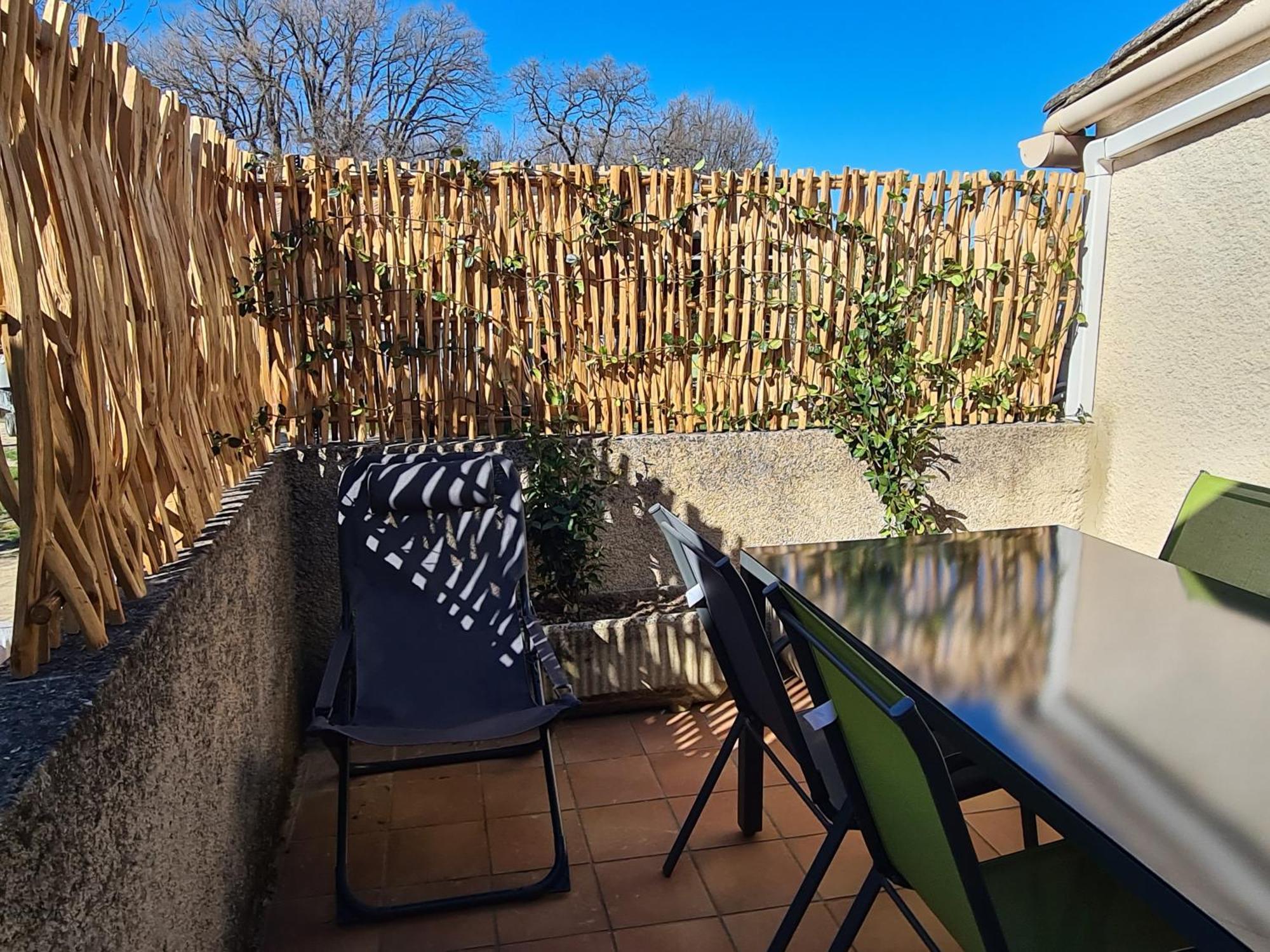 Les Oliviers Apartment Ansouis Luaran gambar